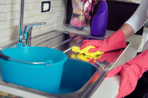 Low-moisture carpet cleaning method for quick drying